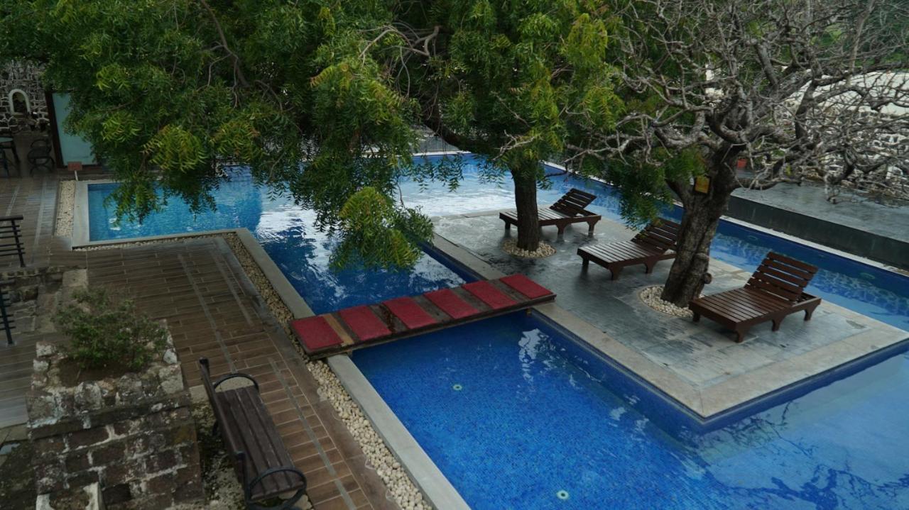 Fort Jadhavgadh -A Gadh Heritage Hotel Sasvad Kültér fotó