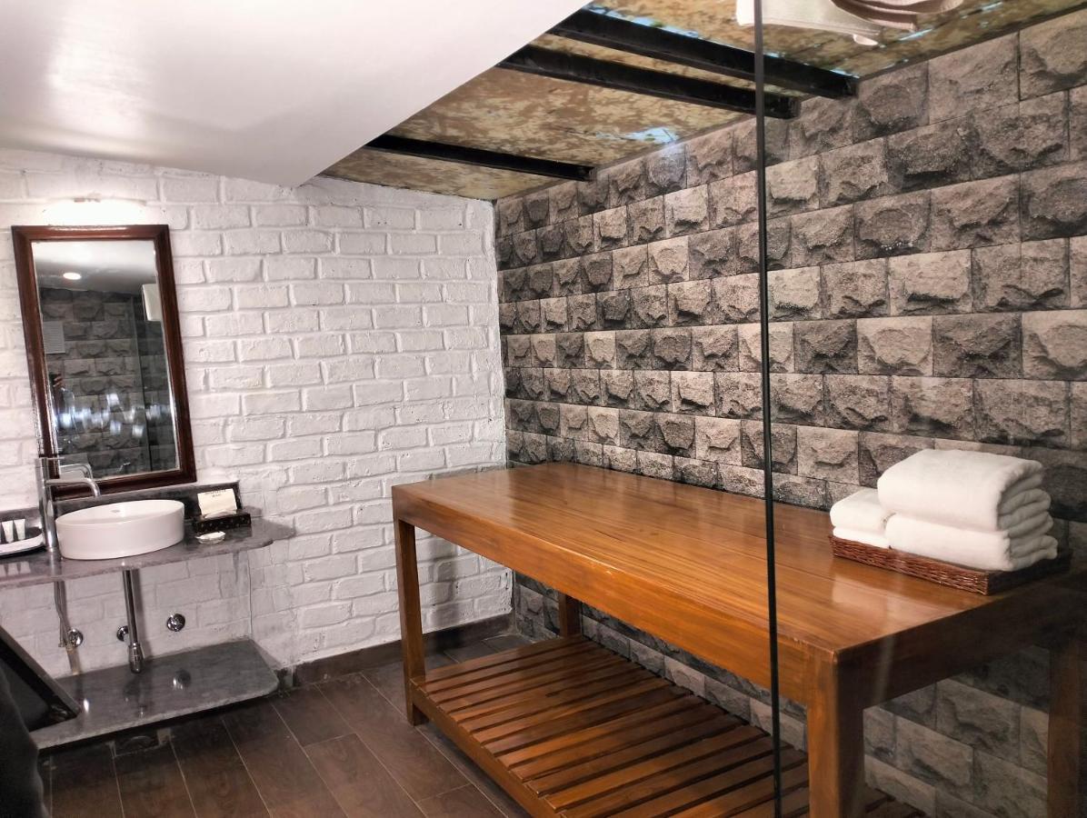 Fort Jadhavgadh -A Gadh Heritage Hotel Sasvad Kültér fotó
