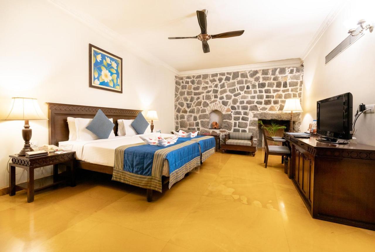 Fort Jadhavgadh -A Gadh Heritage Hotel Sasvad Kültér fotó