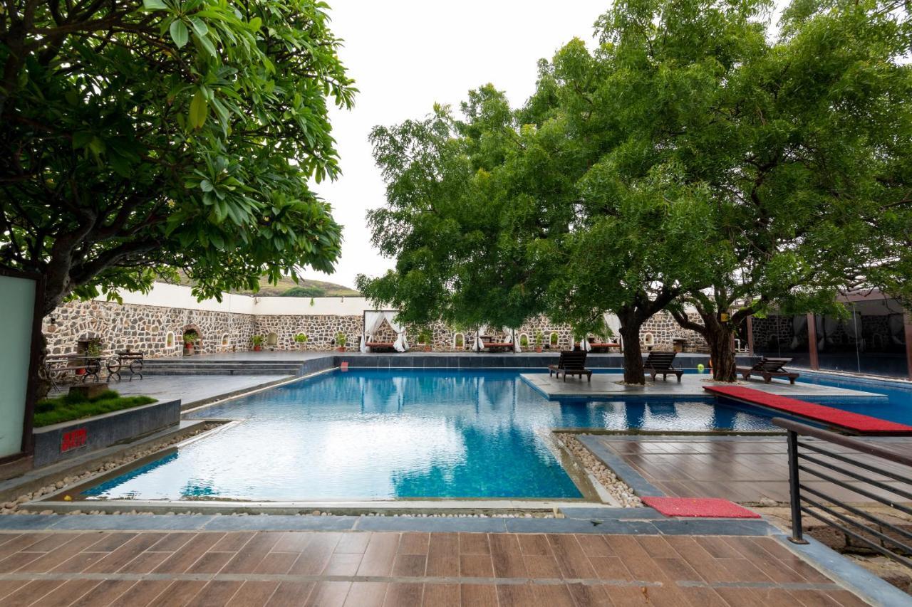 Fort Jadhavgadh -A Gadh Heritage Hotel Sasvad Kültér fotó